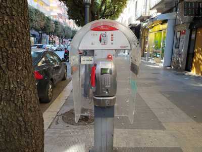 La storia delle cabine telefoniche
